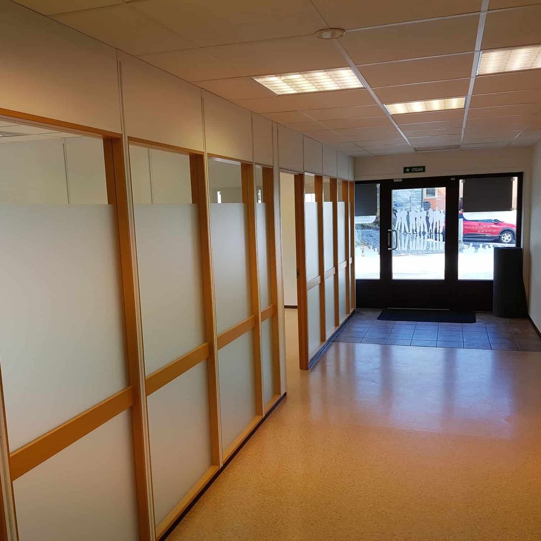 Innsiden til kontorlokalet